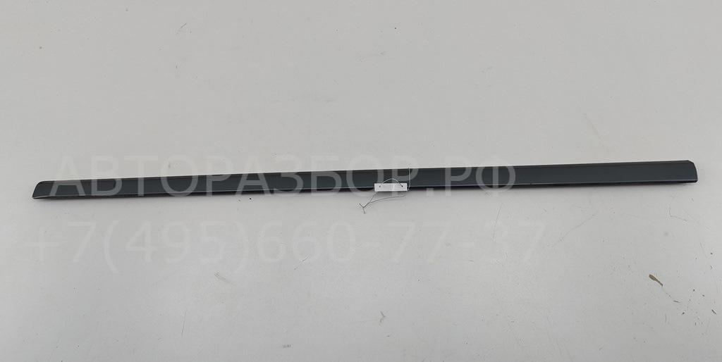 Молдинг двери передней левой