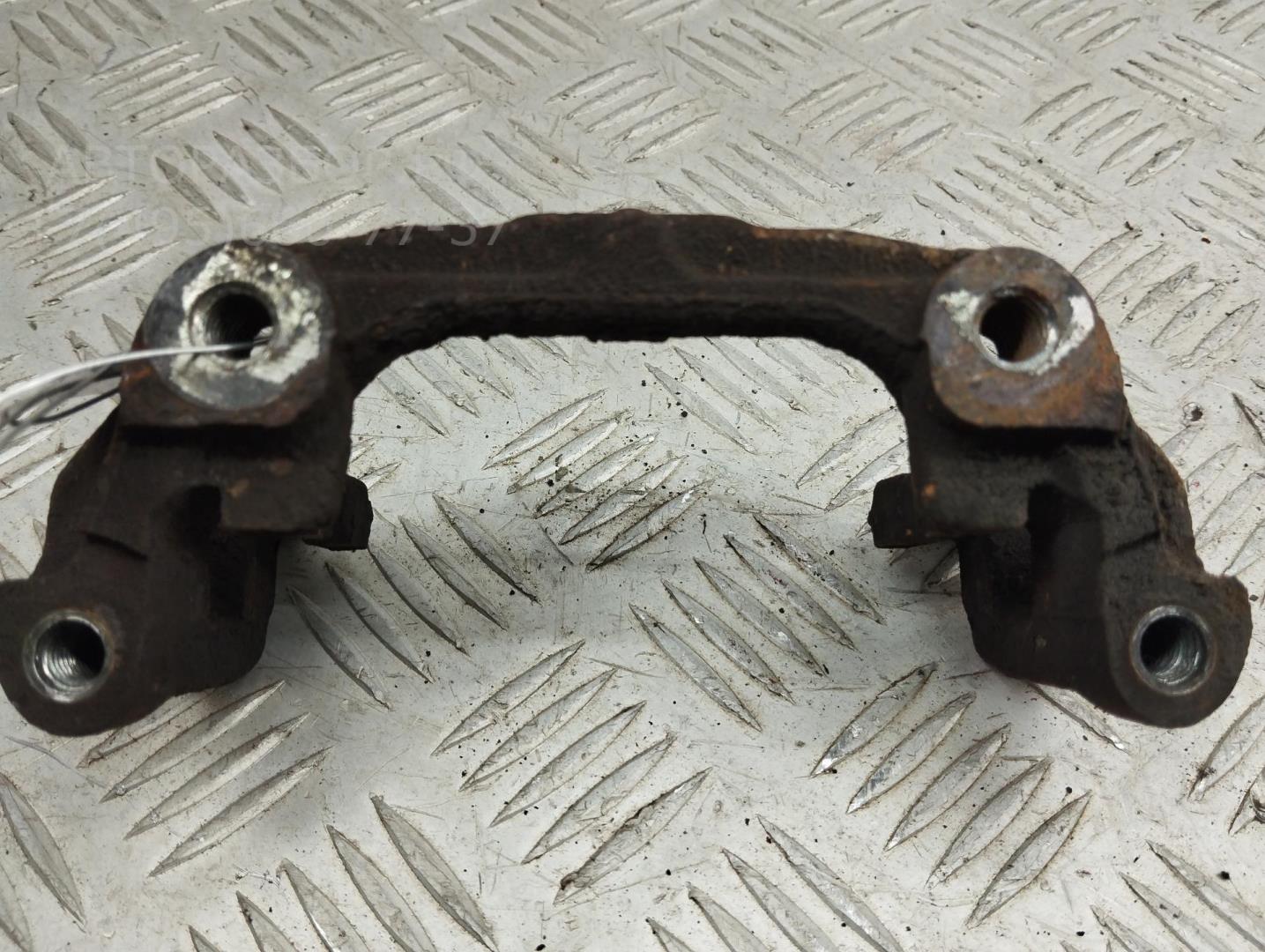 Скоба суппорта заднего