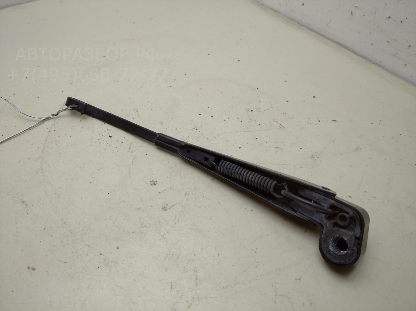 Поводок стеклоочистителя заднего