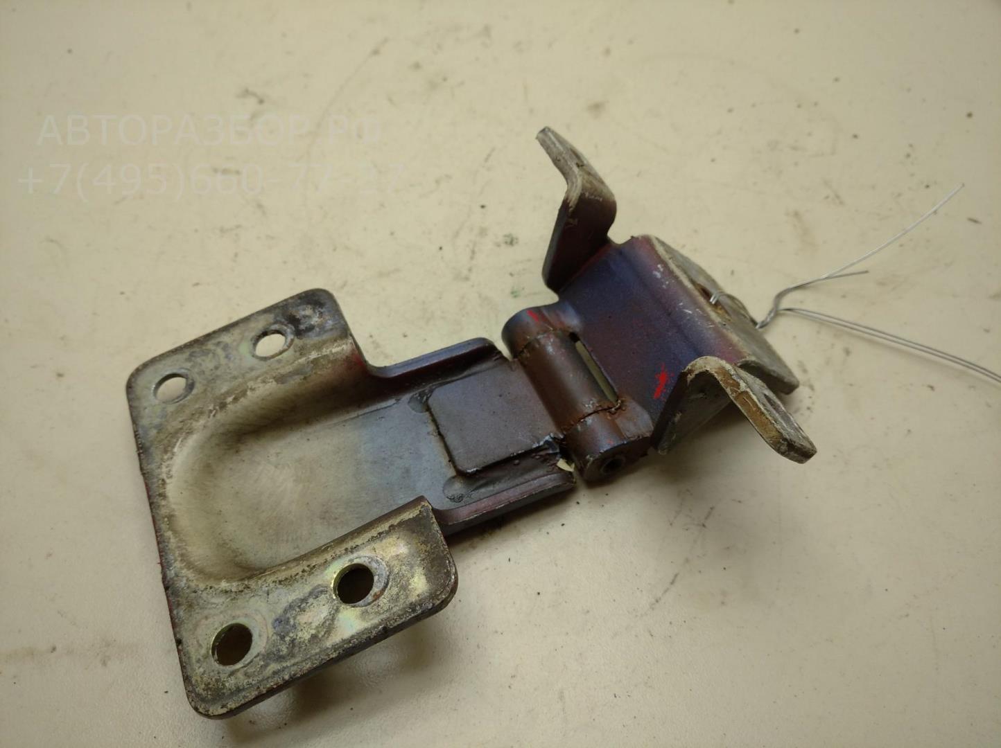 Петля двери