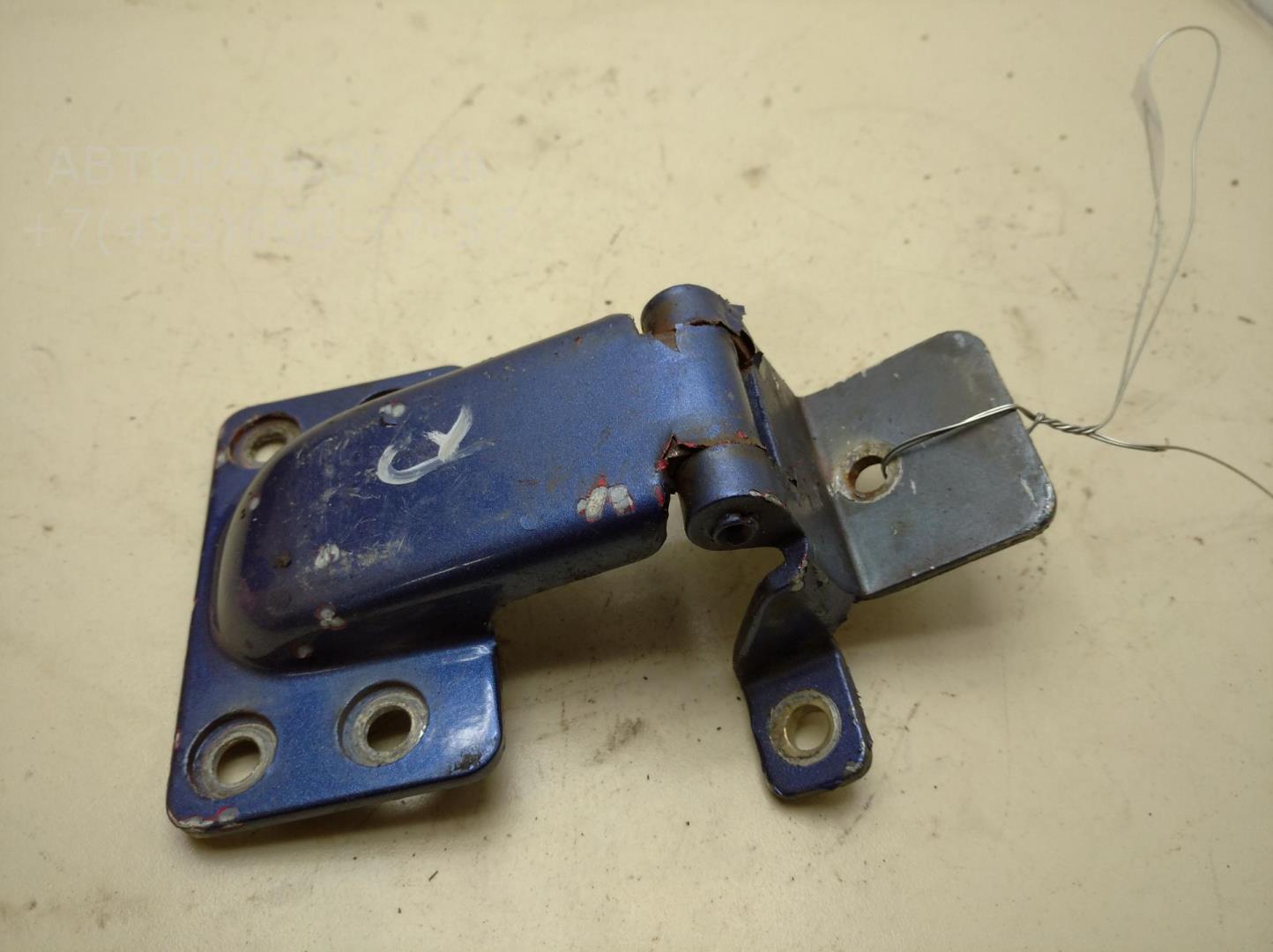 Петля двери