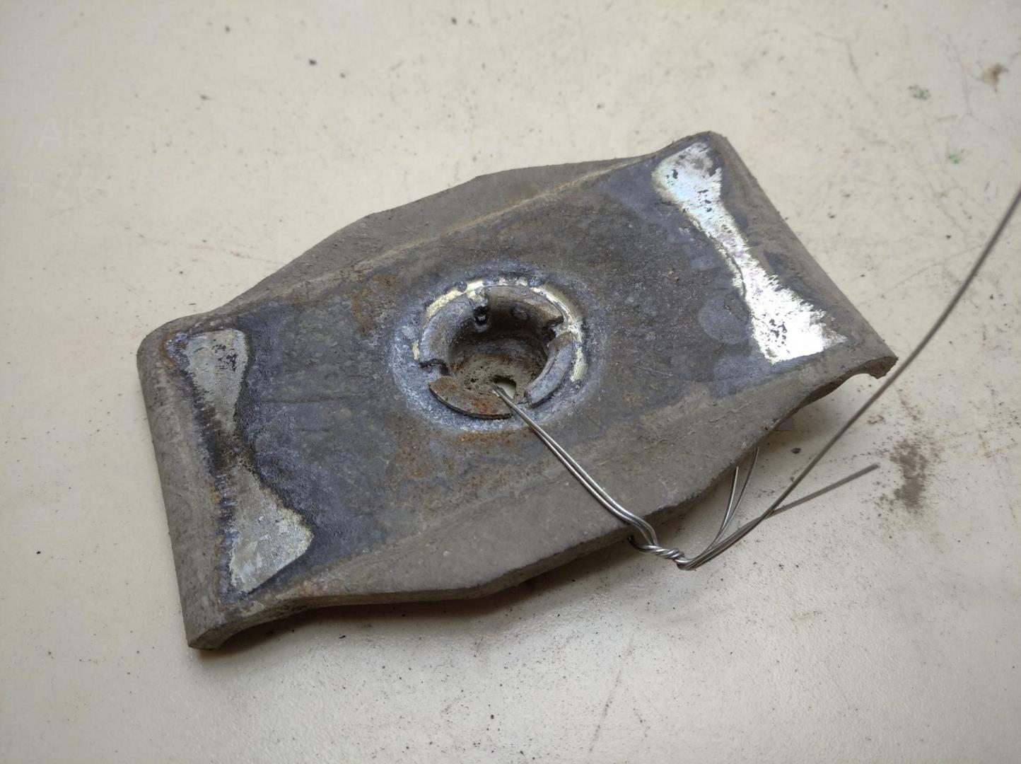 Стремянка задней рессоры