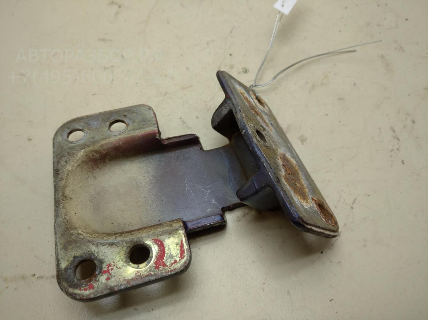 Петля двери