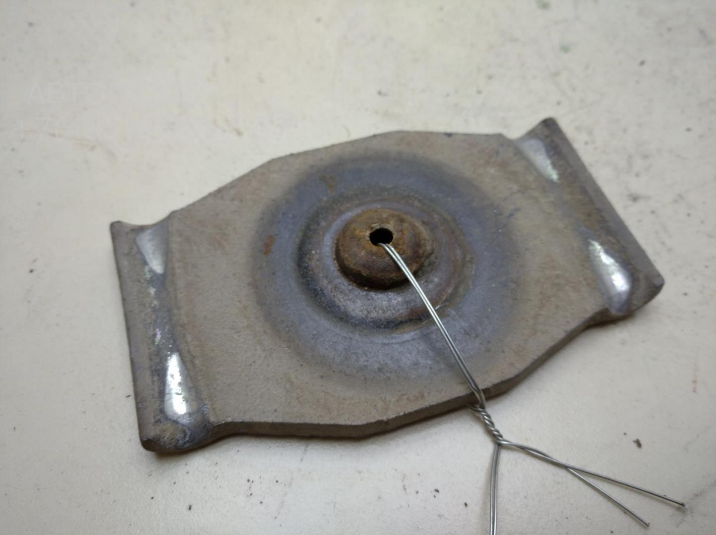 Стремянка задней рессоры