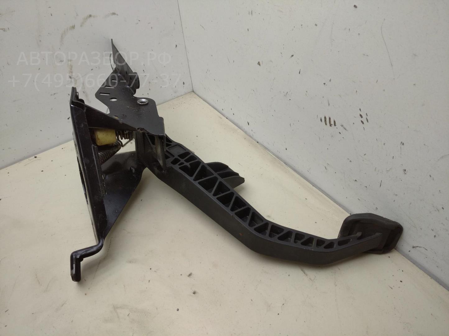 Педаль сцепления