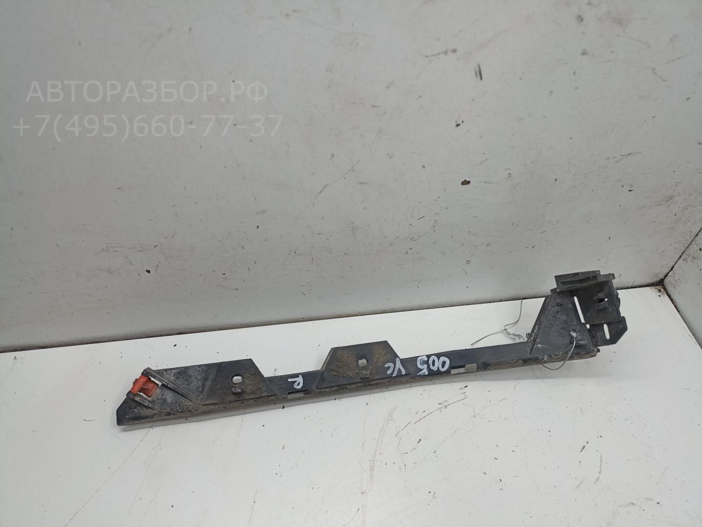 Кронштейн переднего бампера правый