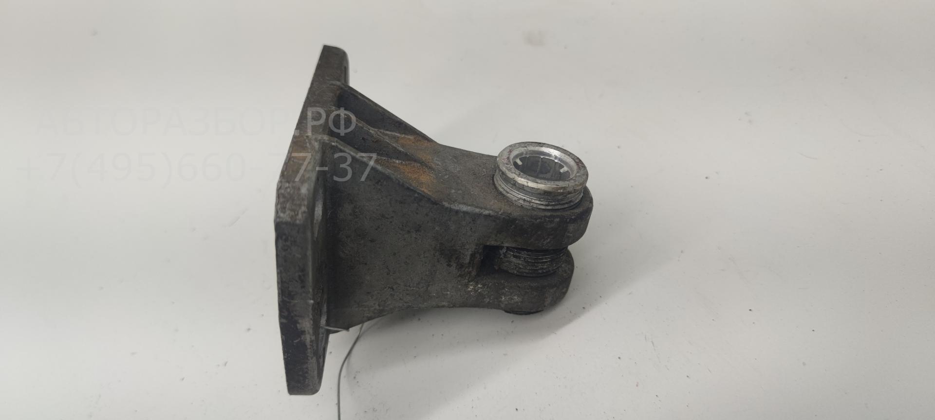 Кронштейн переднего бампера