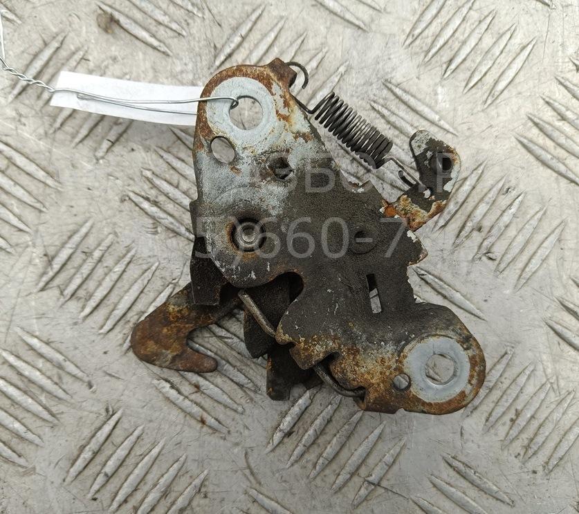 Замок капота