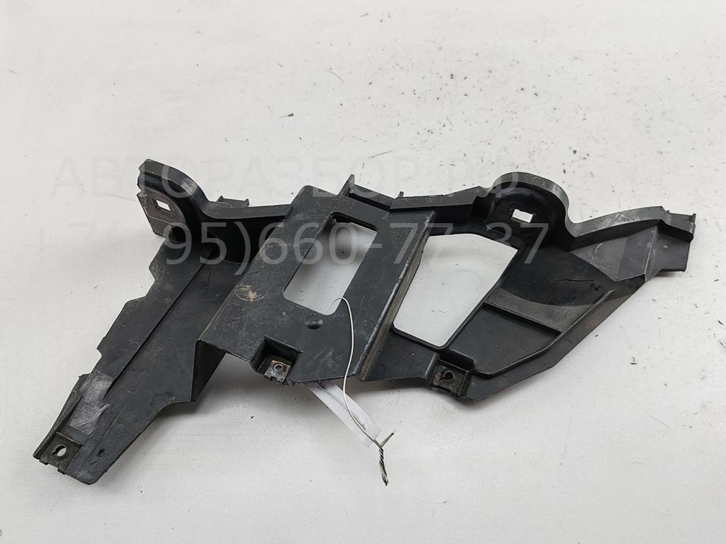 Кронштейн фар правый