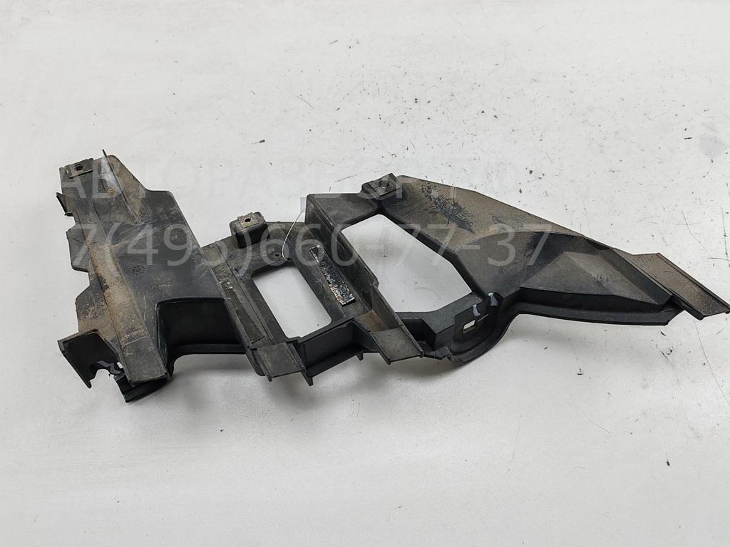 Кронштейн фар правый