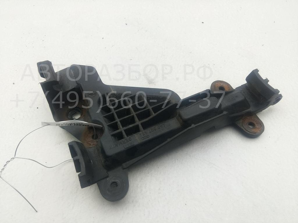 Кронштейн заднего бампера правый