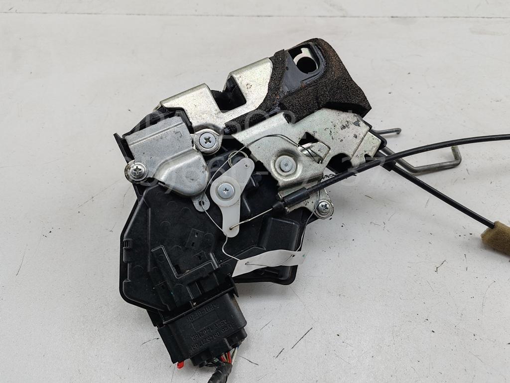 Замок двери передней левой