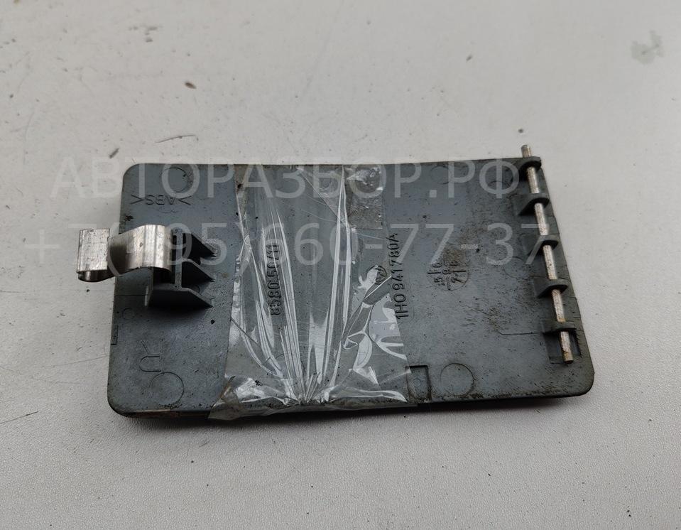 Отражатель передний правый у фары