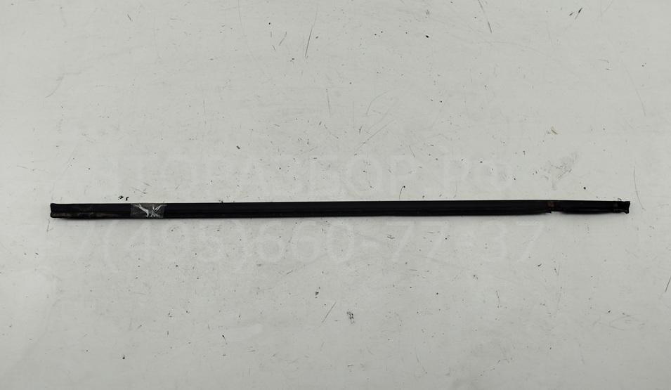 Накладка стекла заднего левого