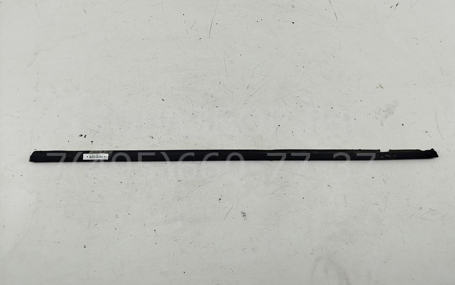 Накладка стекла заднего левого