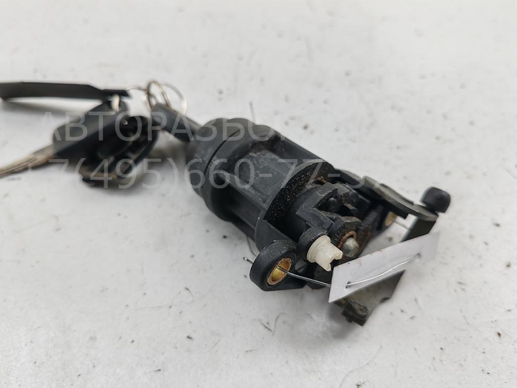 Кнопка открывания багажника