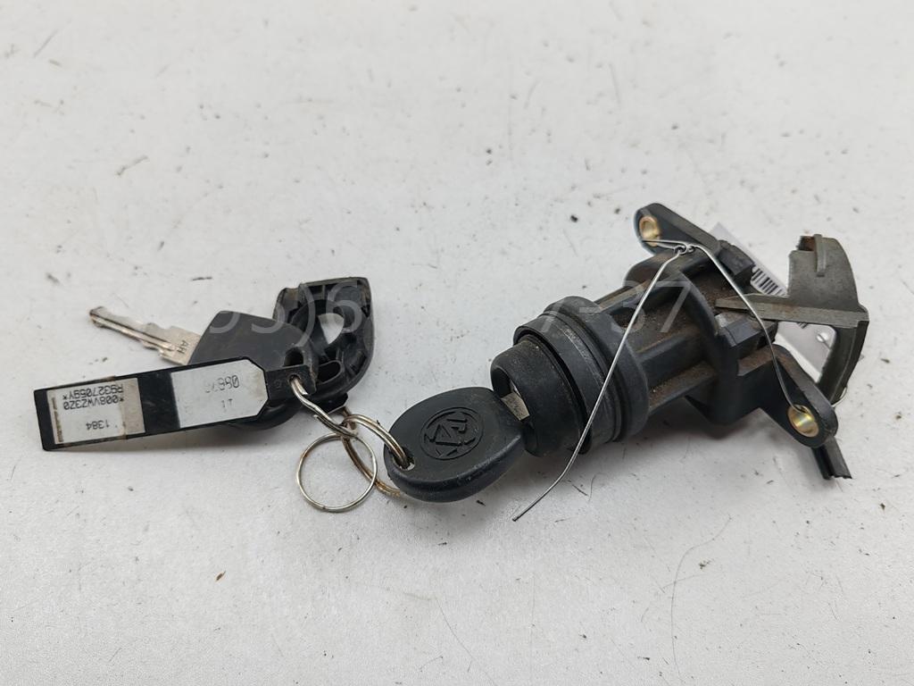 Кнопка открывания багажника