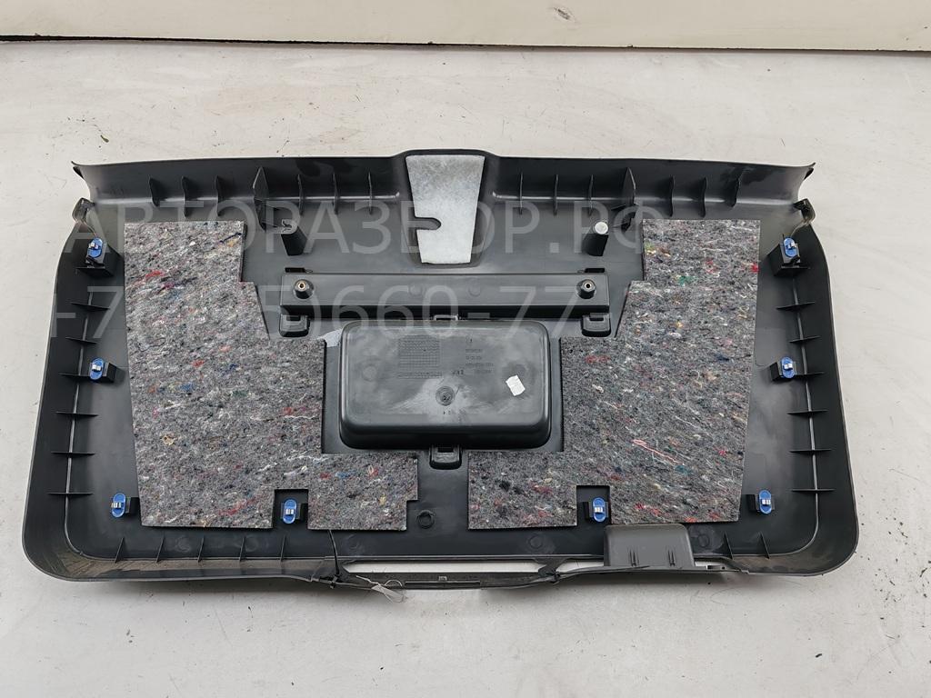 Обшивка крышки багажника