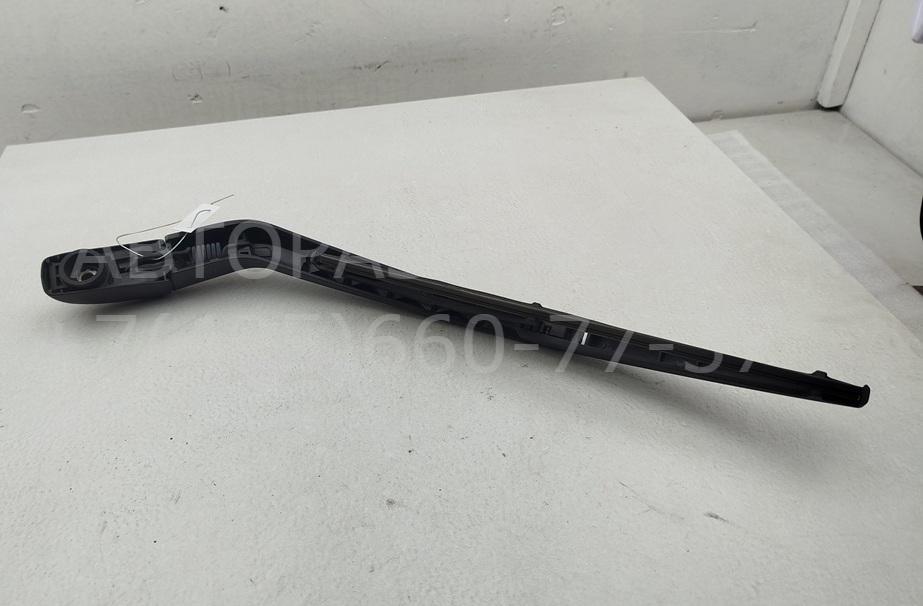 Поводок стеклоочистителя заднего