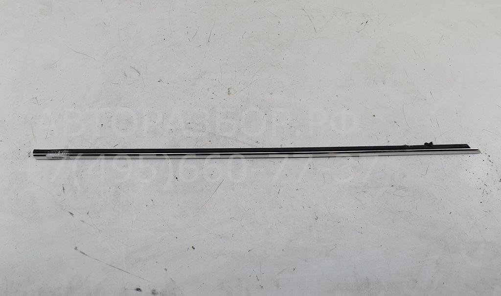 Накладка стекла переднего правого