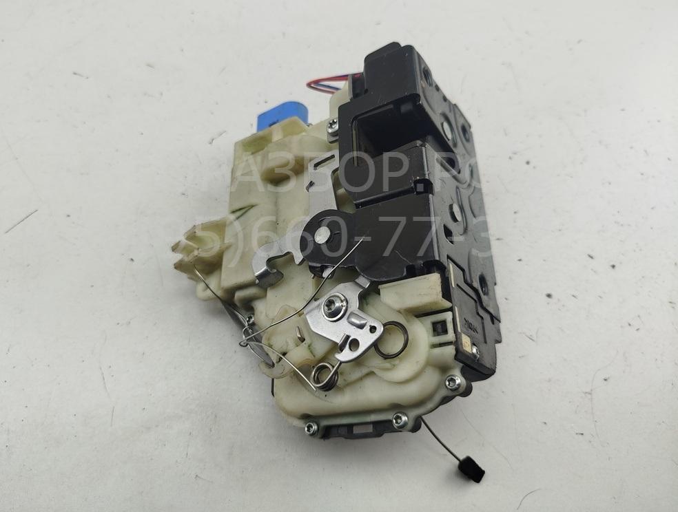 Замок двери передней левой