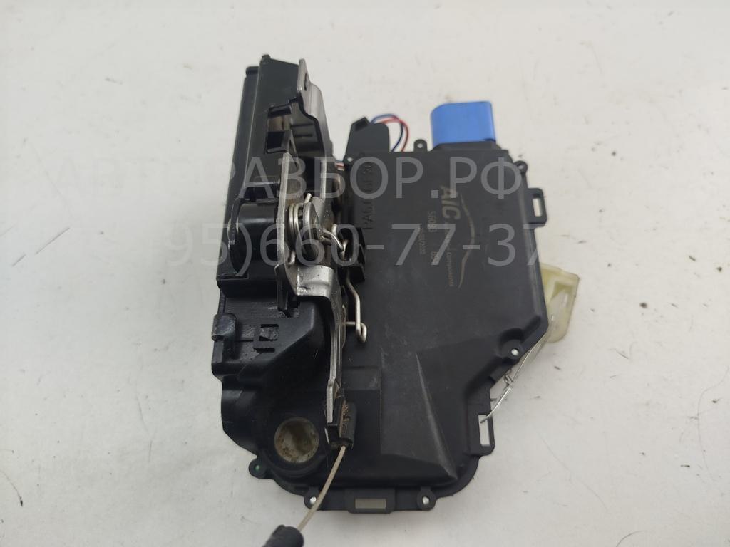 Замок двери передней левой