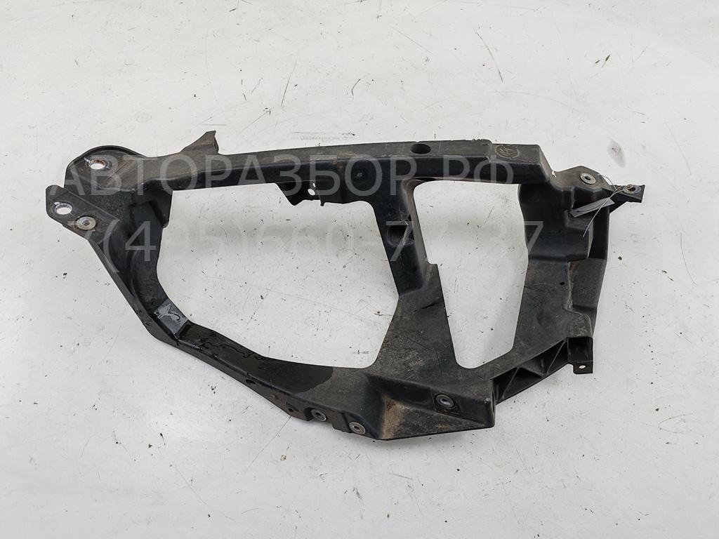 Кронштейн фар правый