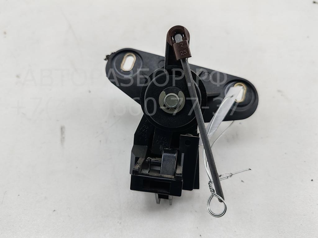 Вставка замка багажника