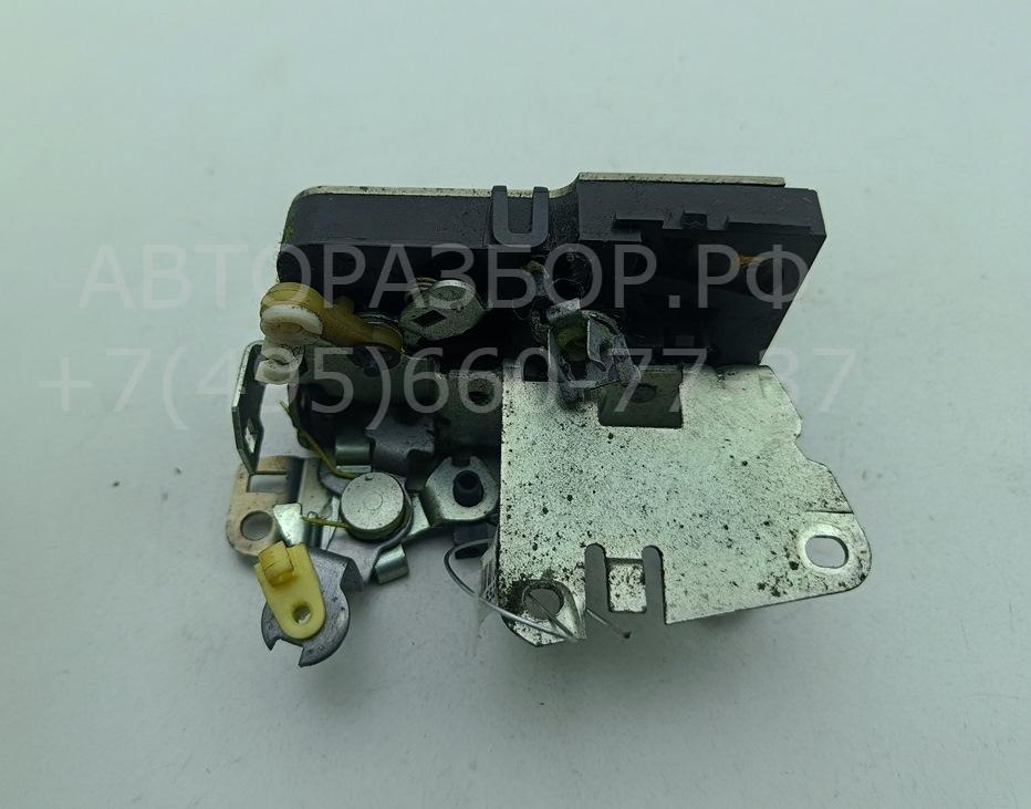 Замок двери передней левой