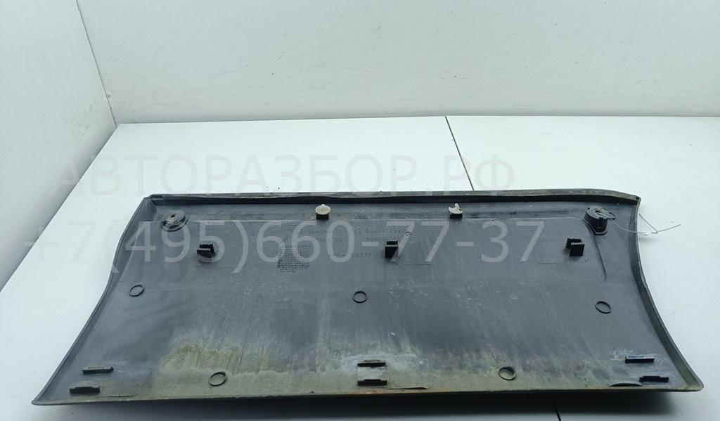 Молдинг двери передней левой