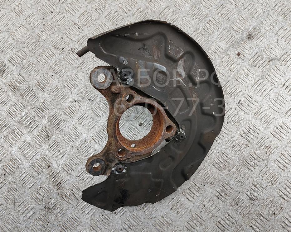 Кулак поворотный передний левый