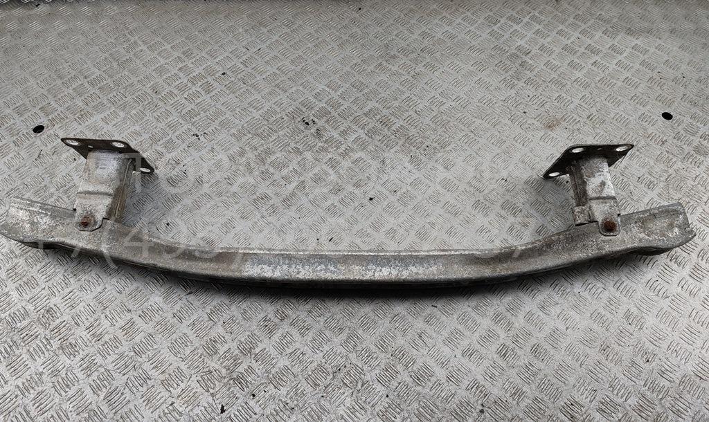 Усилитель переднего бампера