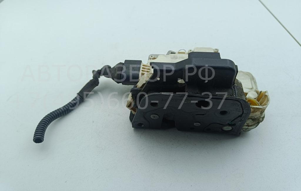 Замок двери передней левой