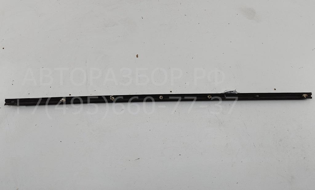 Молдинг двери передней левой