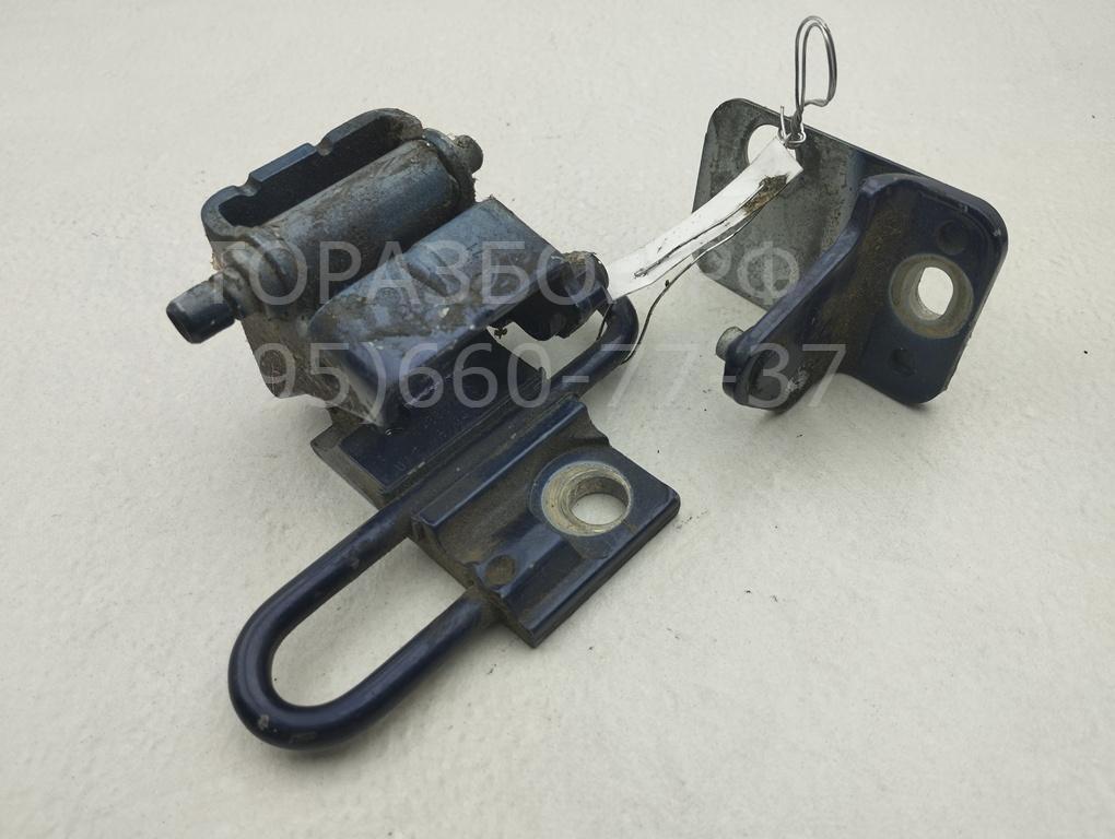 Петля двери