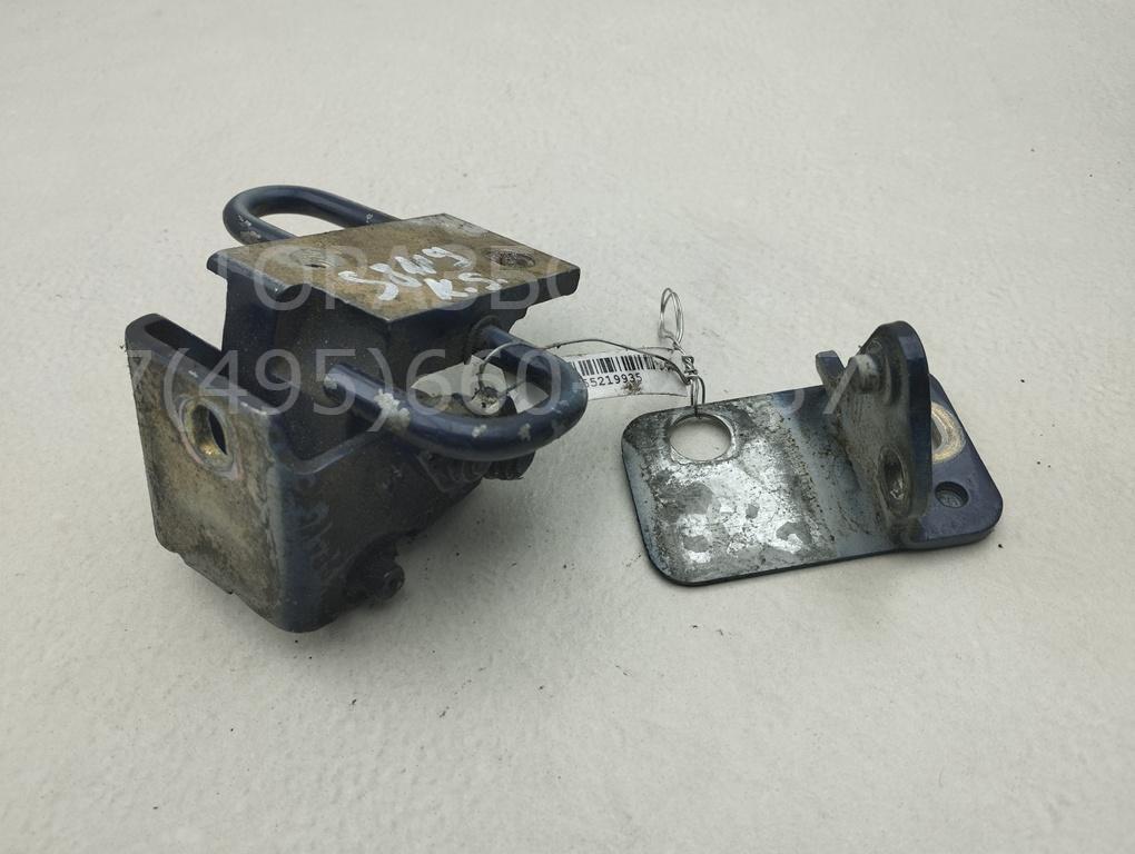 Петля двери