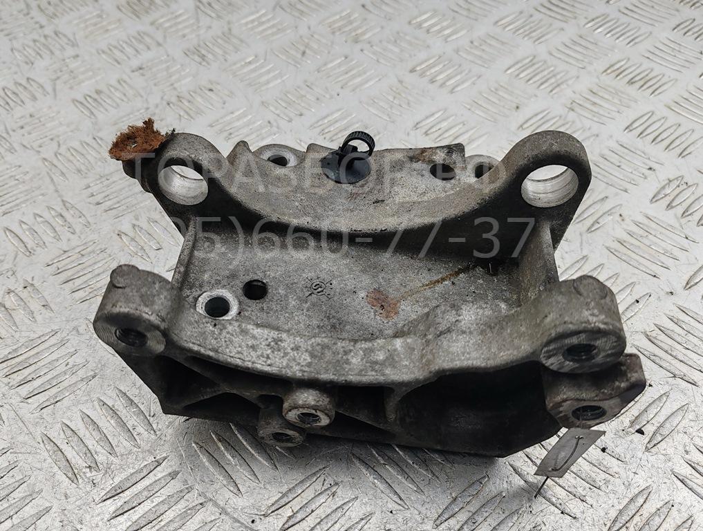 Кронштейн генератора