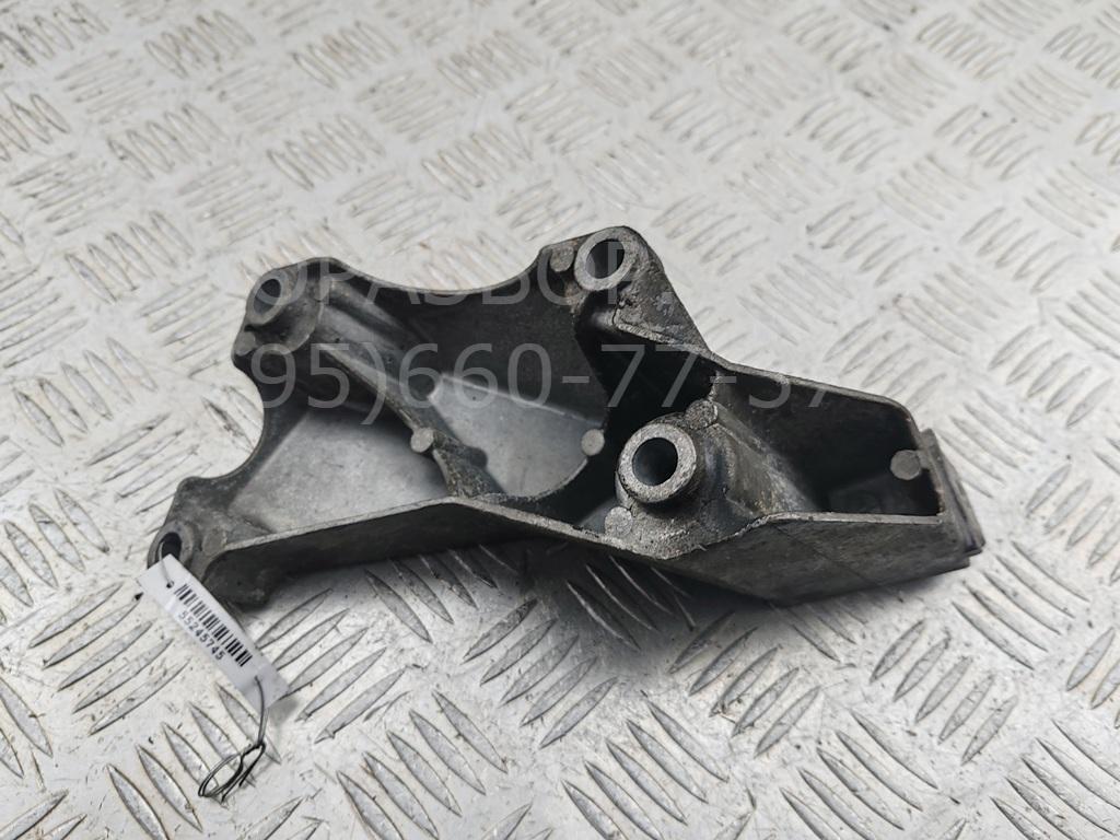 Кронштейн двигателя левый