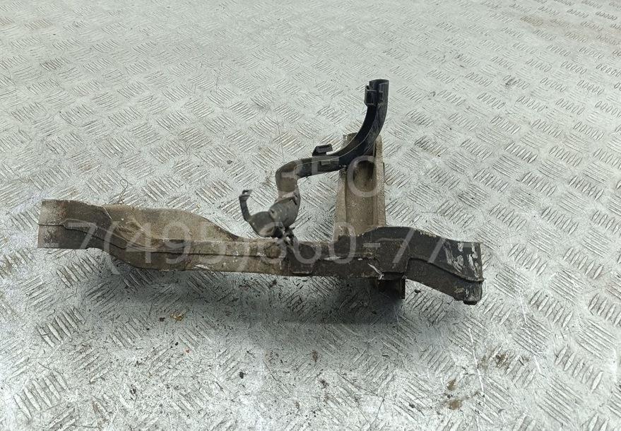 Рычаг передний левый