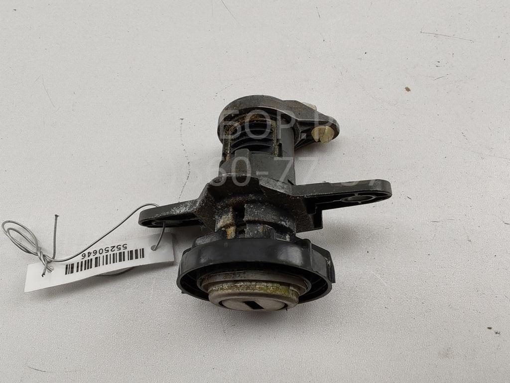 Вставка замка багажника