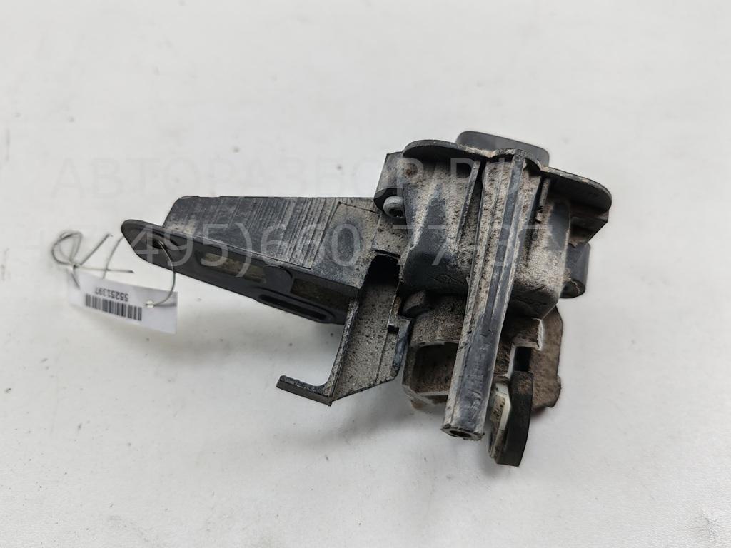 Кнопка открывания багажника