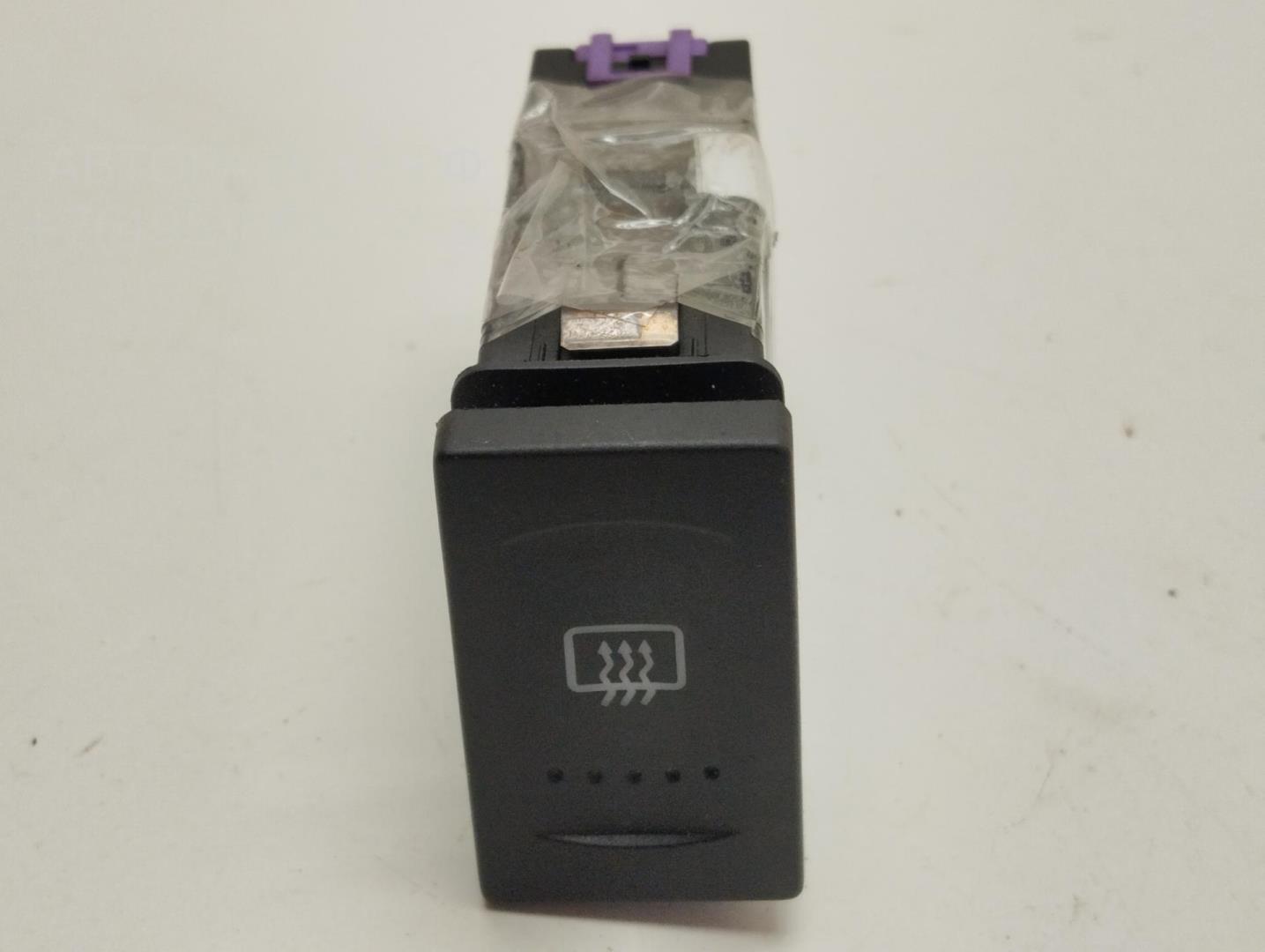 Кнопка обогрева заднего стекла