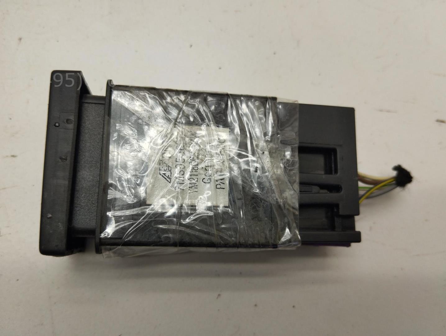 Кнопка обогрева заднего стекла