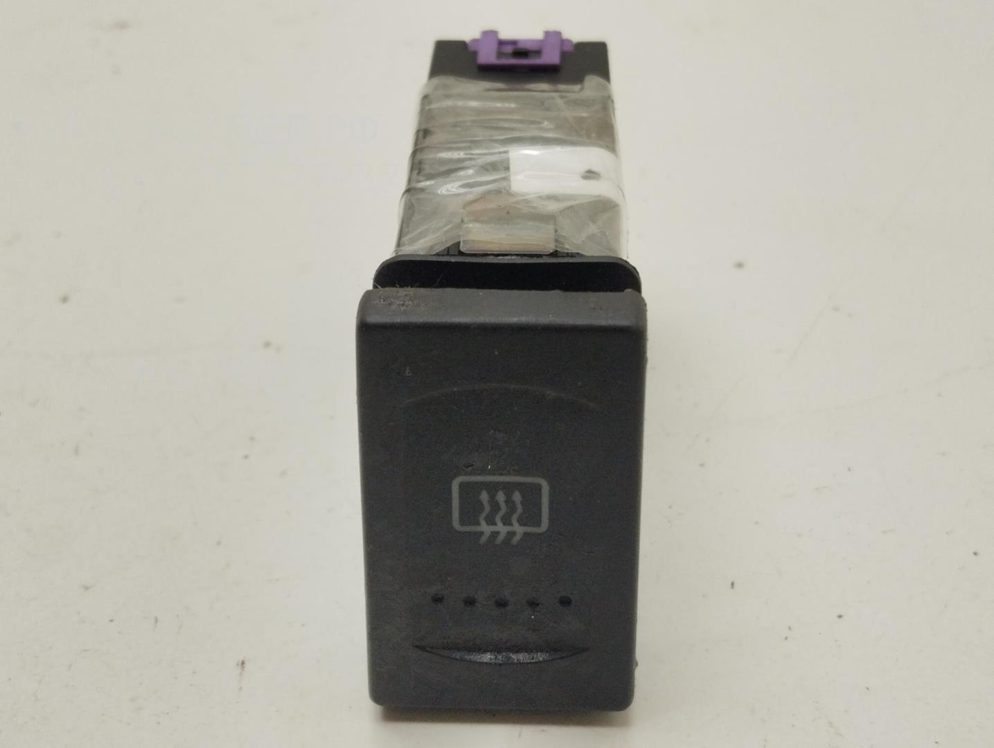 Кнопка обогрева заднего стекла