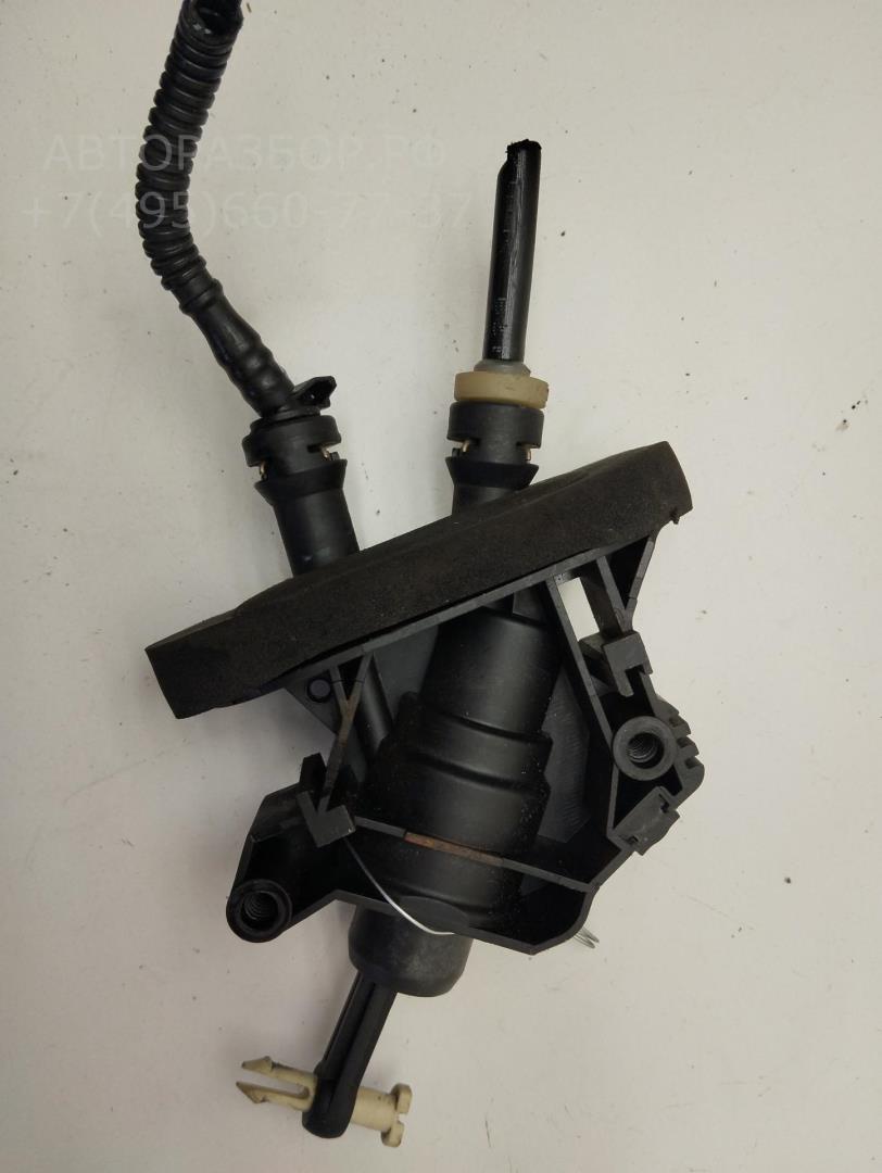 Цилиндр сцепления главный