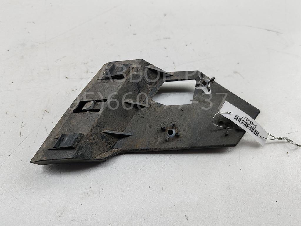 Кронштейн фар правый