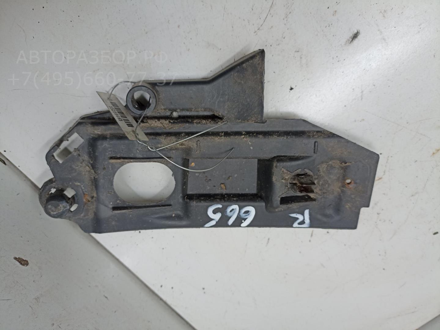 Кронштейн переднего бампера правый