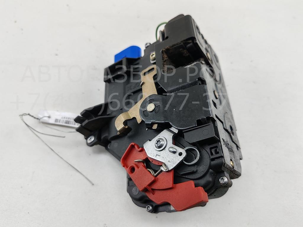 Замок двери передней левой