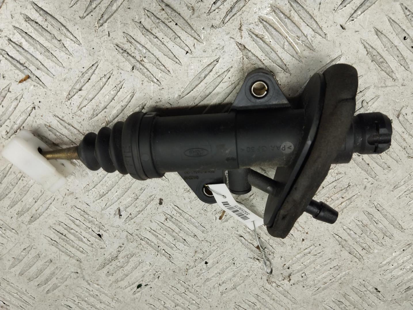 Цилиндр сцепления главный