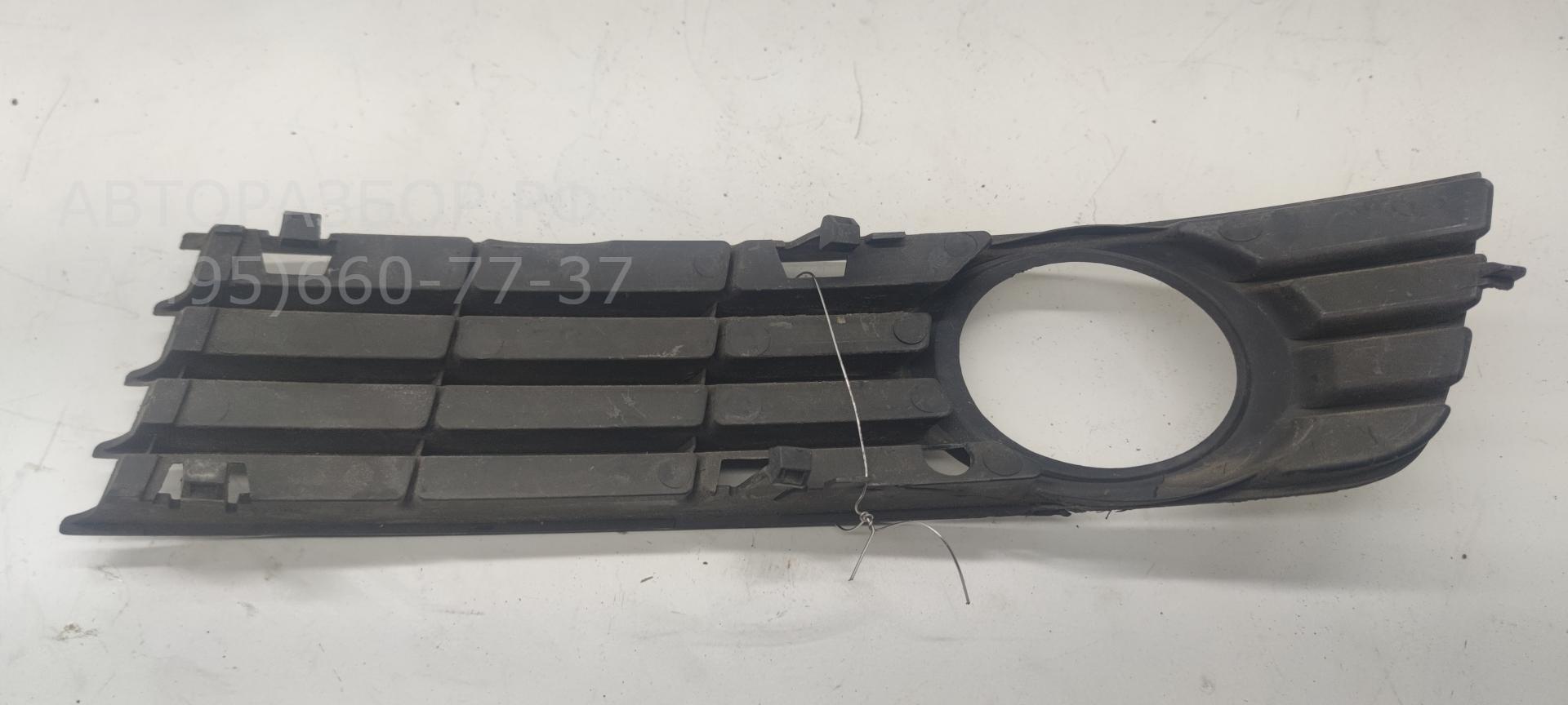 Рамка противотуманной фары правой